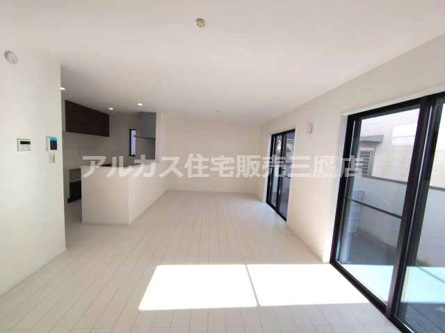 【内覧動画公開中！】三鷹市野崎４丁目 中央線 武蔵境駅 新築戸建の居間・リビング