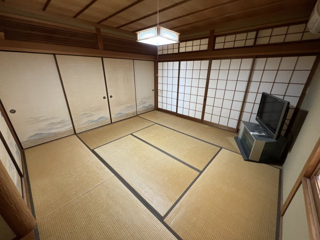 津山市志戸部中古住宅　6LDK＋インナーガレージの和室|1F 8畳