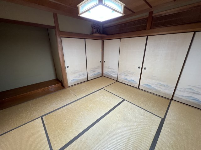 津山市志戸部中古住宅　6LDK＋インナーガレージの和室|1F 8畳