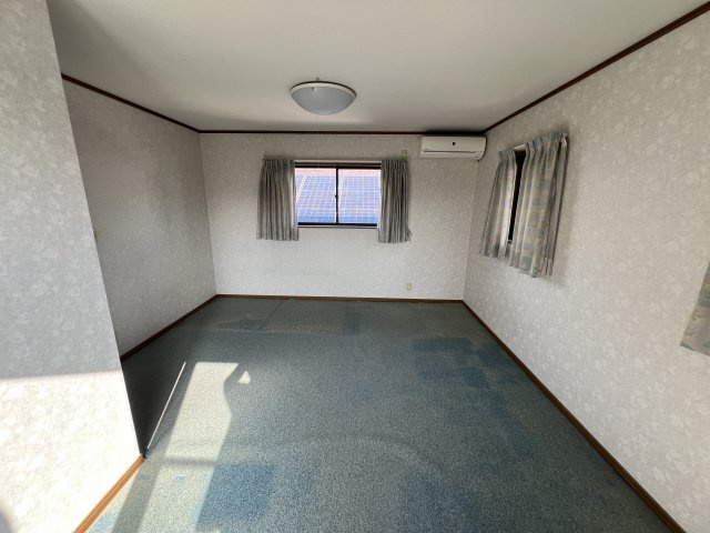 津山市志戸部中古住宅　6LDK＋インナーガレージの洋室|2F 10.2畳