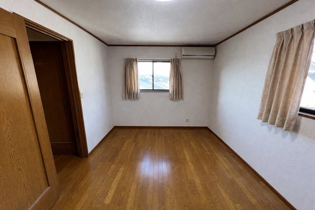 津山市志戸部中古住宅　6LDK＋インナーガレージの洋室|2F 7.4畳