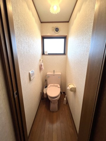 津山市志戸部中古住宅　6LDK＋インナーガレージのトイレ|2F