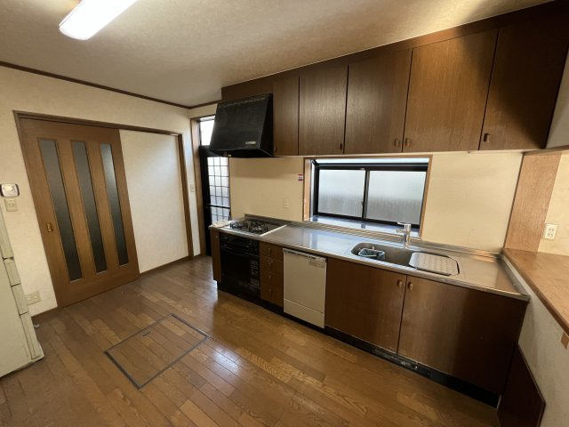 津山市志戸部中古住宅　6LDK＋インナーガレージのキッチン