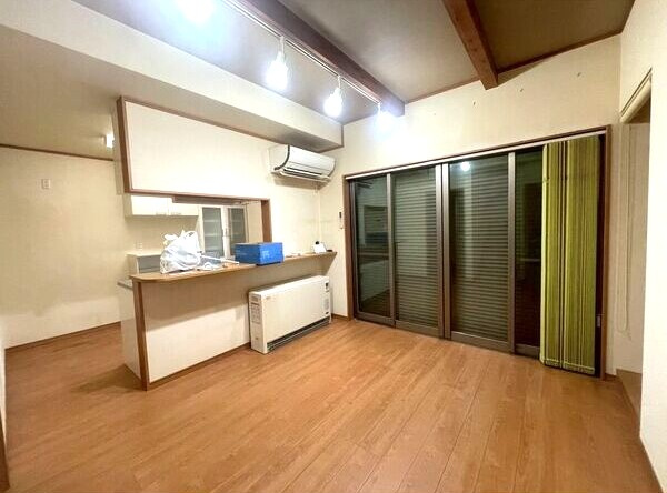 大和町苅安賀戸建の居間・リビング