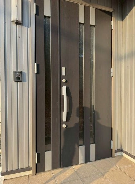 大和町苅安賀戸建の玄関