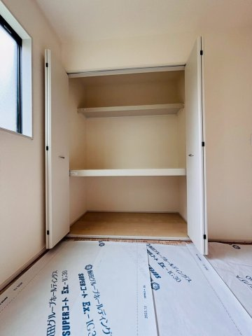 あきる野市上代継第2　1号棟　小学校徒歩2分！子育てに安心の住環境☆の和室|布団も収納できる奥行きある大容量収納♪