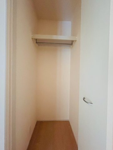 あきる野市上代継第2　1号棟　小学校徒歩2分！子育てに安心の住環境☆の収納|廊下に便利な収納スペース♪日用品や掃除道具の整理に役立ち、住空間をすっきり保てます☆