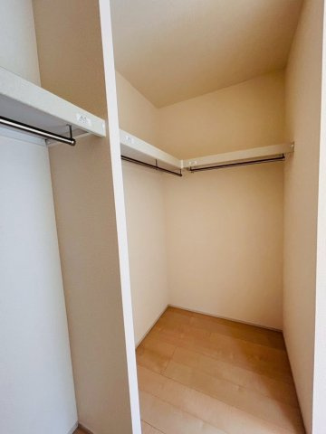 あきる野市上代継第2　1号棟　小学校徒歩2分！子育てに安心の住環境☆の収納|広々WIC完備♪衣類や季節物もすっきり収まり、使い勝手の良い収納です☆