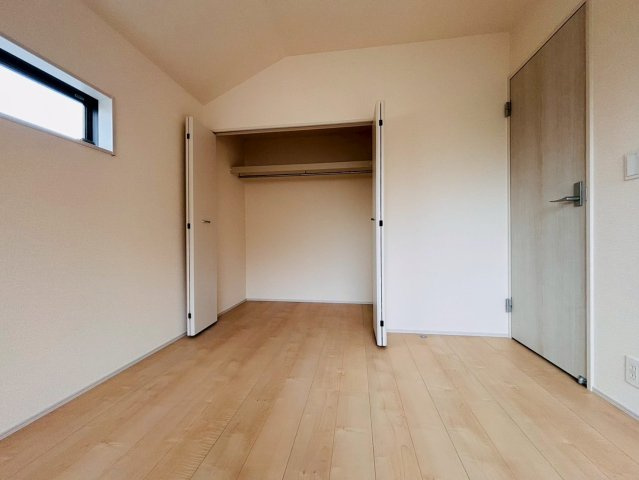 あきる野市上代継第2　1号棟　小学校徒歩2分！子育てに安心の住環境☆の洋室|6.0帖の洋室♪寝室や子供部屋など多用途に使いやすい、ちょうど良い広さです☆