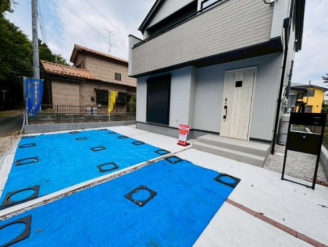 あきる野市上代継第2　1号棟　小学校徒歩2分！子育てに安心の住環境☆の駐車場|余裕のある駐車スペース☆