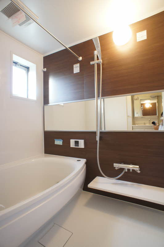 ソレイユ・ヴェルジェＣの浴室|追い焚き機能付き