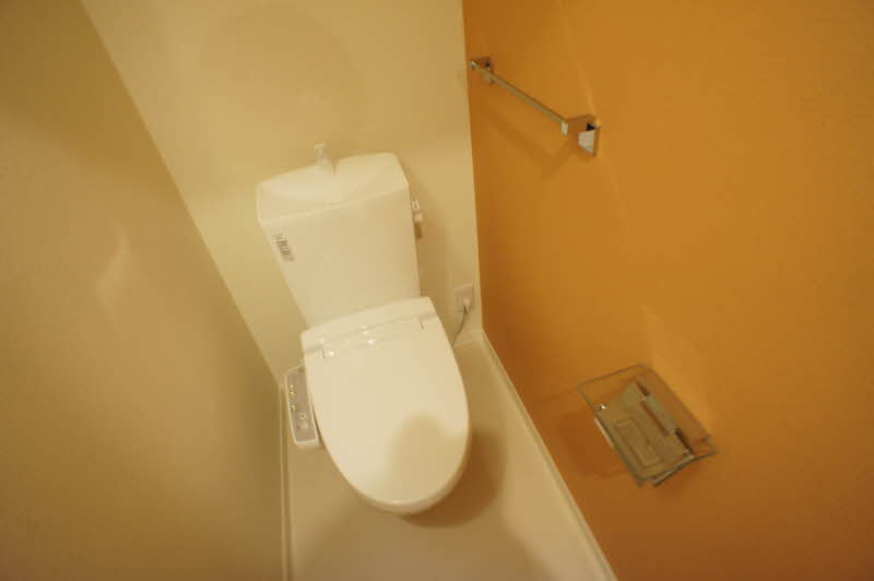 ソレイユ・ヴェルジェＣのトイレ|温水洗浄便座