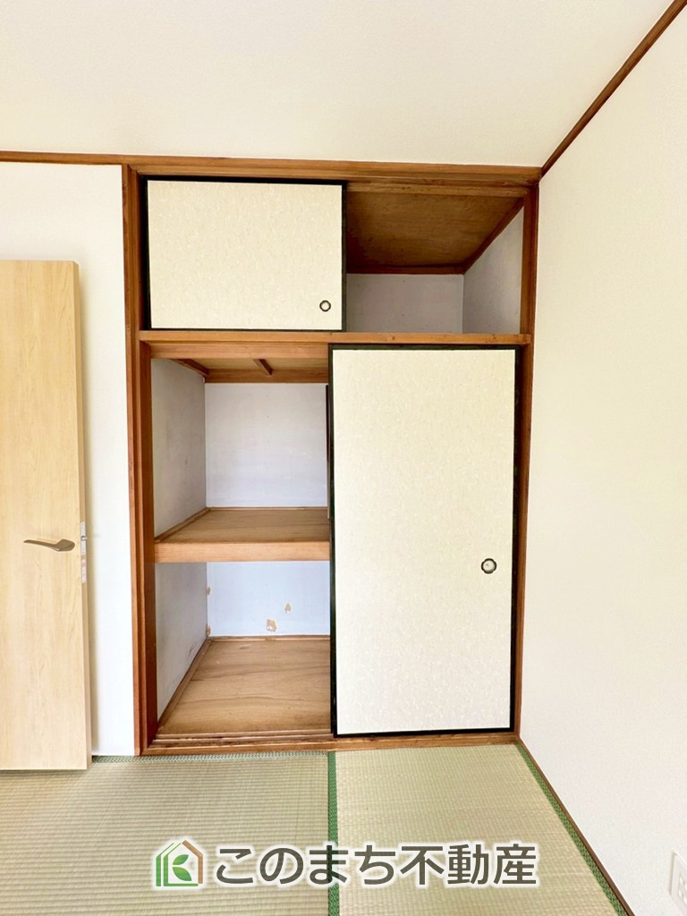 KEM小山市羽川1期　中古戸建の収納|和室の収納スペースは中棚が付いてますので、お布団をしまうのに最適です♪
