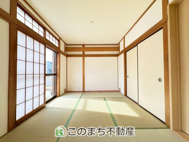KEM小山市羽川1期　中古戸建の和室|LDKに隣接しており、シーンに合わせて一体利用も可能です♪お子様のお昼寝スペースやプレイルーム・家事室・客間など、多目的にお使いいただけます。
