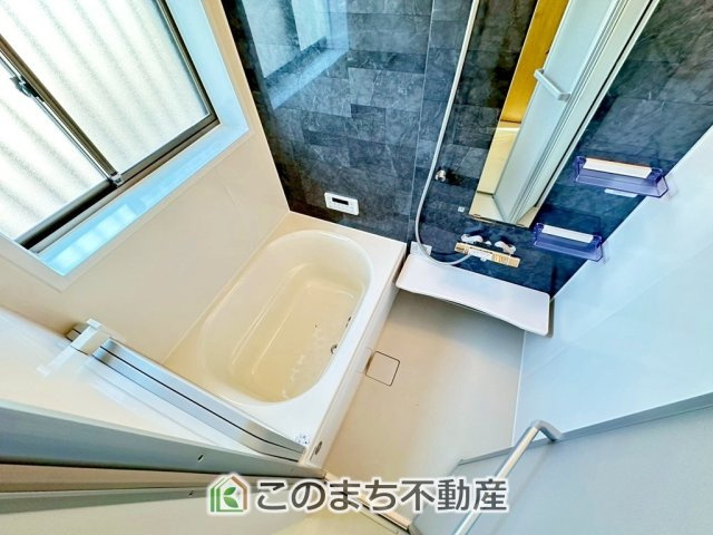 KEM小山市羽川1期　中古戸建の浴室|お子様と一緒にバスタイムを楽しめる広々空間。浴室乾燥機付で心地よいバスタイムを実現します♪
