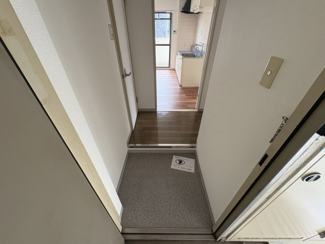 ハイツ神田の玄関