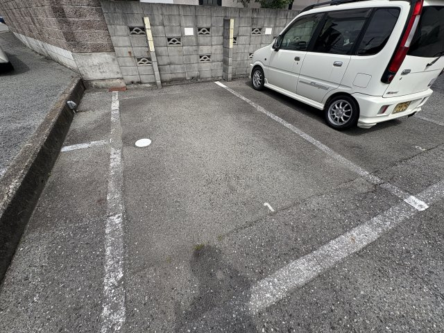 ハイツ神田の駐車場