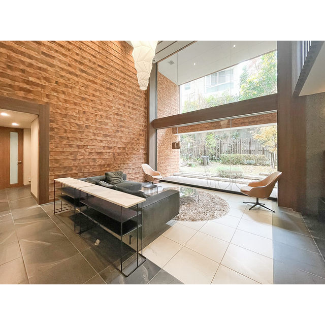 ザ・レジデンス赤坂檜町のエントランス|建物の内部です