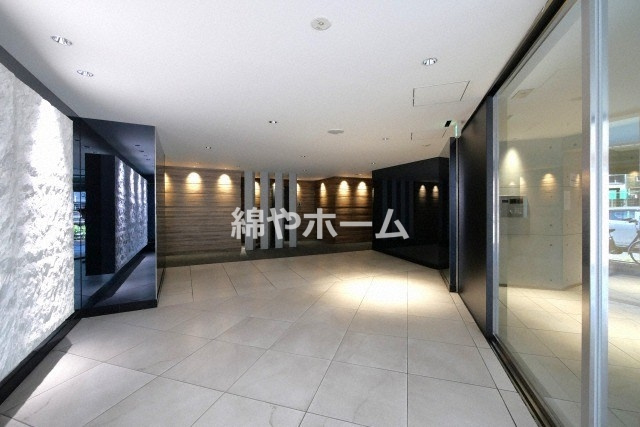 S-RESIDENCE緑橋駅前のロビー|落ち着いたロビーです