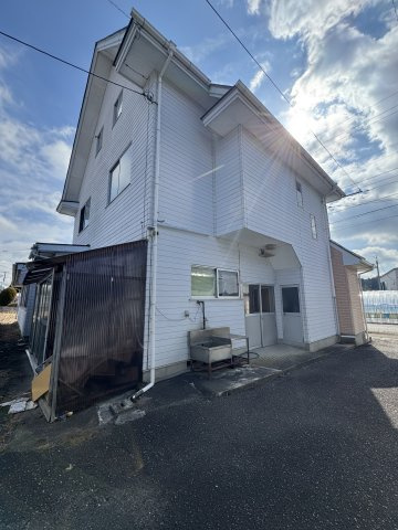 想定年間賃料　万　想定利回り　％　木造の外観
