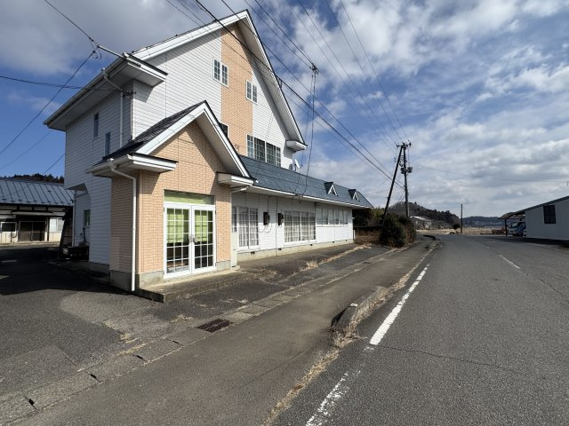 想定年間賃料　万　想定利回り　％　木造の外観