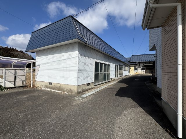 想定年間賃料　万　想定利回り　％　木造の外観