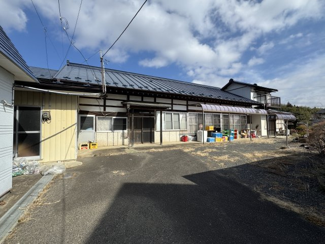 想定年間賃料　万　想定利回り　％　木造の外観