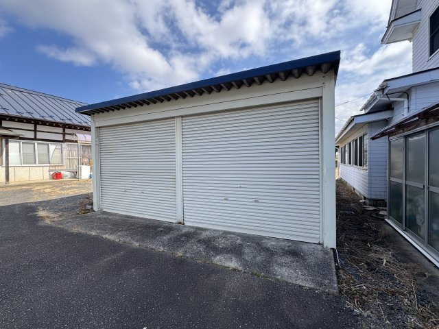 想定年間賃料　万　想定利回り　％　木造の駐車場