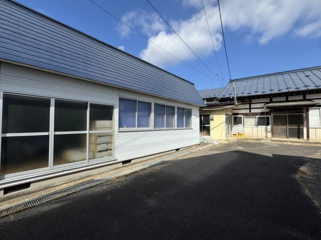 想定年間賃料　万　想定利回り　％　木造の外観