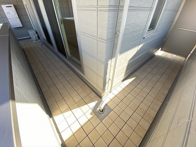 神戸市兵庫区下沢通７丁目の賃貸マンションのバルコニー