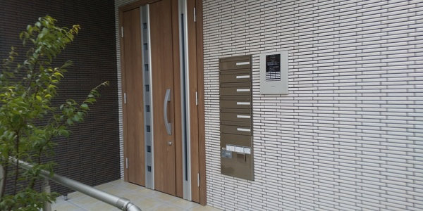 ユアメゾン梅津北のエントランス