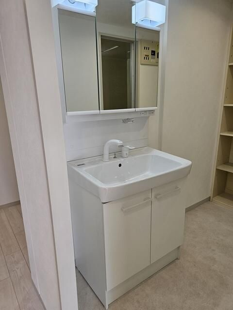 西所沢椿峰ニュータウン１０５街区　中古マンションの独立洗面台