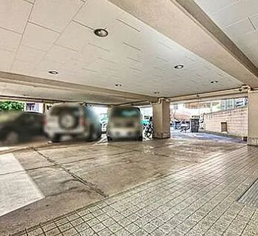 【駐車場】 | ヴィラロイヤル町屋 | 駐車場があるので、車を買う予定の方も安心です