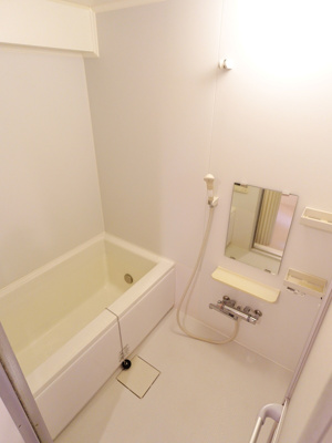 【浴室】 | ヴィラロイヤル町屋 | ゆったり過ごせるお風呂です