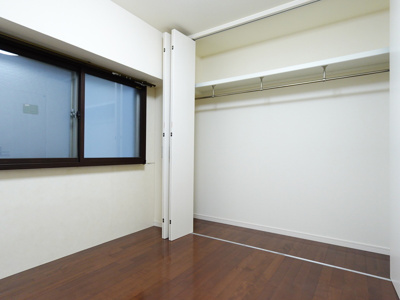 【寝室】 | ヴィラロイヤル町屋 | 使い勝手のいい寝室です