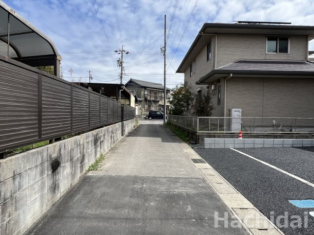 高浜市向山町第5　新築戸建＜1号棟＞の前面道路含む現地写真