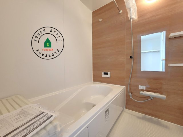 菊池郡菊陽町大字原水第5-5棟(1号棟)の内観：施工例|1日の疲れを癒してくれる広々バスルーム。雨の日のお洗濯にも大活躍な浴室乾燥機付です！