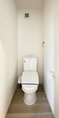 【トイレ】 | 所沢市三ケ島５丁目　全１棟 | 清潔感のあるシンプルなデザイン　各階にトイレがあるのでゲスト用としても便利です