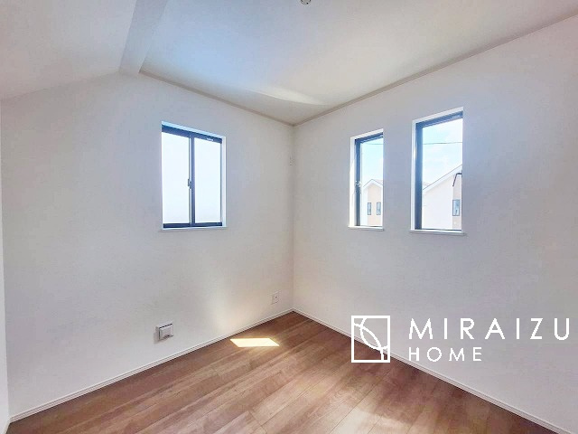 【洋室】 | 建物完成につき、実際のお部屋をごゆっくりご見学いただけます。お休みの日にご家族で見学はいかがでしょう。