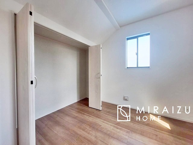 【寝室】 | 暮らしやすさを考えたプランで快適な現地ロケーションを実現。安らぎに満たされる、ゆとりのある日々を過ごせます♪