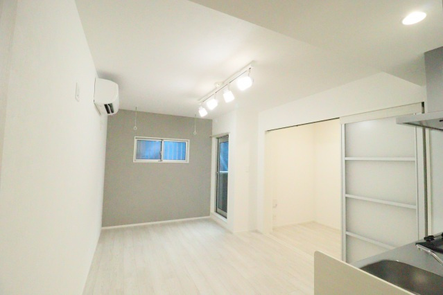 フリートフォル・ヴィラ古江新町Aの居間・リビング