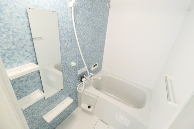 フリートフォル・ヴィラ古江新町Aの浴室
