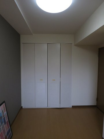 ハイツサンパークの洋室|個人の部屋や寝室として使える洋室です