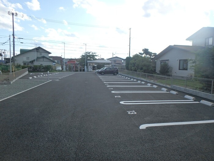 Ｄ－ＲＯＯＭ新庄町の駐車場