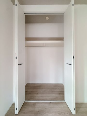 【収納】 | リファレンス天神南☆仲介手数料無料☆ | 限られた空間を最大限に活用できる機能的な収納設計。大型の荷物もスッキリ収まるため、居住スペースを広く、ゆとりを持って自由にお使いいただけます。