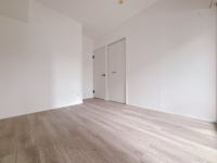 【洋室】 | リファレンス天神南☆仲介手数料無料☆ | 居住スペースをしっかり確保した、家具配置のしやすい機能的なレイアウト。帰宅後、一人の時間をゆったりと贅沢に過ごせる落ち着いた空間です♪