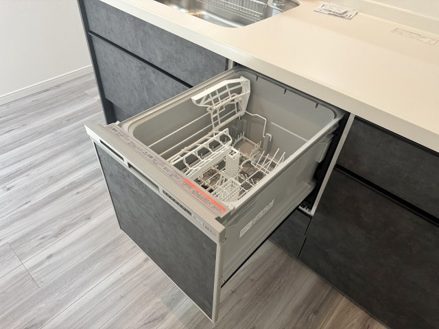 西野山欠ノ上町のその他|【食器洗浄乾燥機】
食器洗浄乾燥機付きのシステムキッチンで、食後の団らん時間もご家族と一緒に楽しむことができます！手肌にも優しくママも嬉しい！