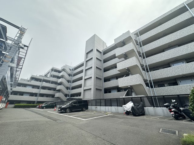 サンライズ片倉の外観|前面棟がなく、9階建ての最上階の為、眺望良好です。
