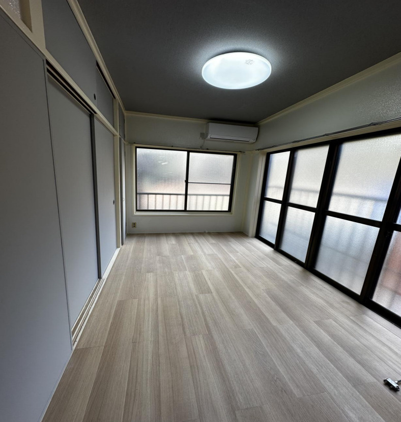 文京区本郷6丁目　中古戸建の居間・リビング|現地ご見学希望・資料請求などお気軽にお問い合わせ下さい！
03-5990-5201