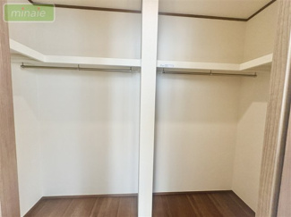 【収納】 | ファミリークロゼット　キッチン脇可動棚　八木が谷１　全2棟　B号棟 | 同タイプ